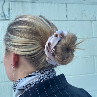 A-Hjort Jewellery — 4-Pack Hair Scrunchie Light Beige Satin A-Hjort Jewellery 4-Pack Hair Scrunchie Light Beige Satin — Accessories