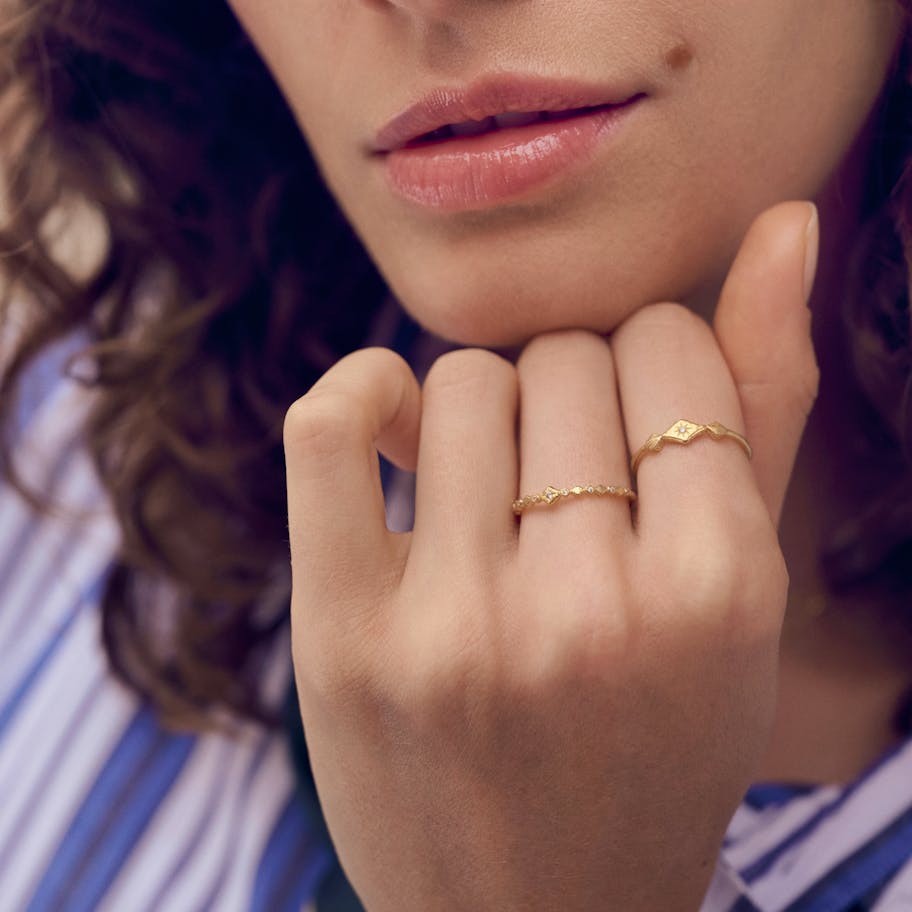 Maanesten — Annie Ring Maanesten Annie Ring — Bagues