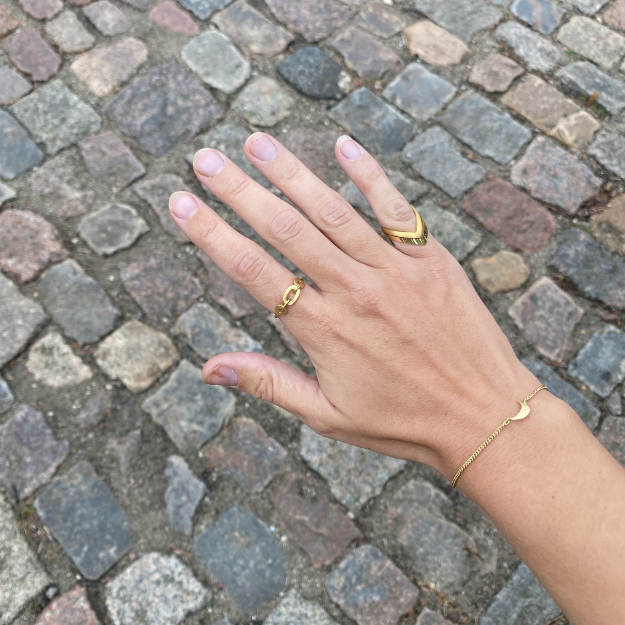 Jane Kønig V Ring — Ring
