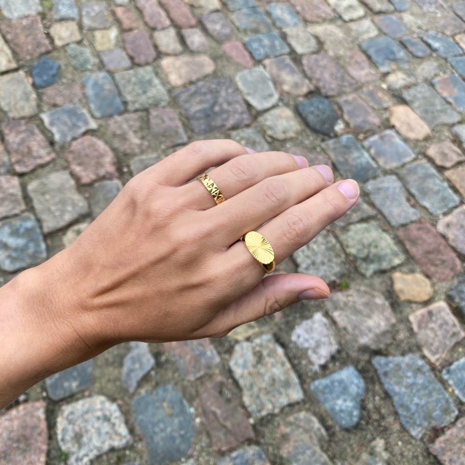 Jane Kønig — Reflection Signet Ring Jane Kønig Reflection Signet Ring — Ring