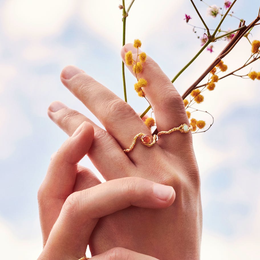 Maanesten — Lisa Ring Maanesten Lisa Ring — Ring