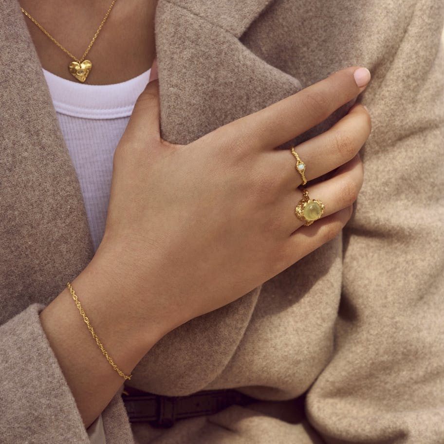 Maanesten — Lisa Ring Maanesten Lisa Ring — Ring