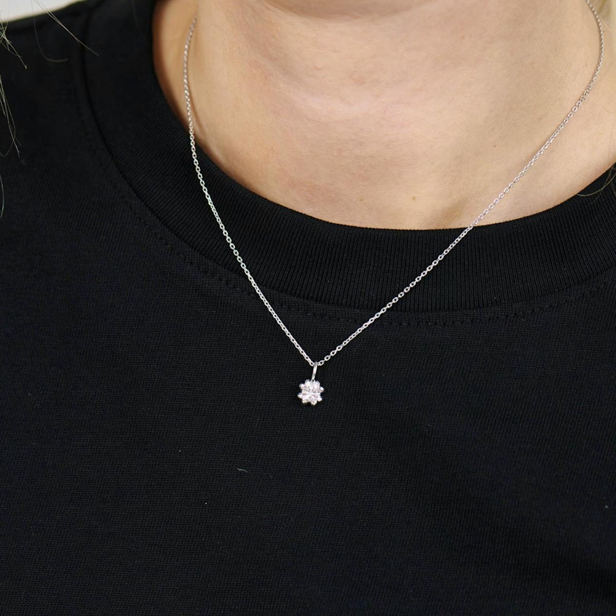 Studio Z — Serene Clover Necklace Studio Z Serene Clover Necklace — Collier