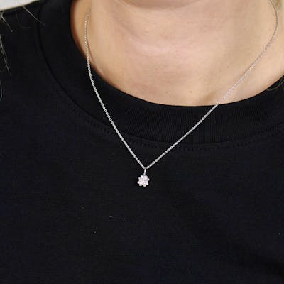 Studio Z — Serene Clover Necklace Studio Z Serene Clover Necklace — Collier