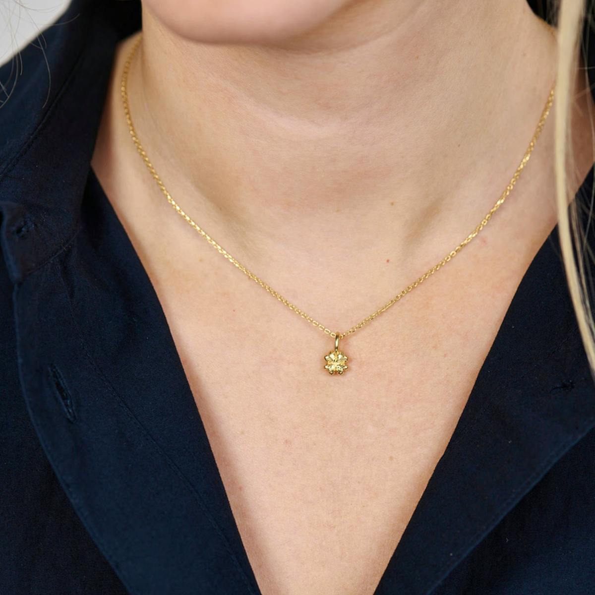 Studio Z — Serene Clover Necklace Studio Z Serene Clover Necklace — Collier
