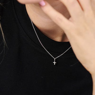 Studio Z — Faithful Cross Necklace Studio Z Faithful Cross Necklace — Halsketting