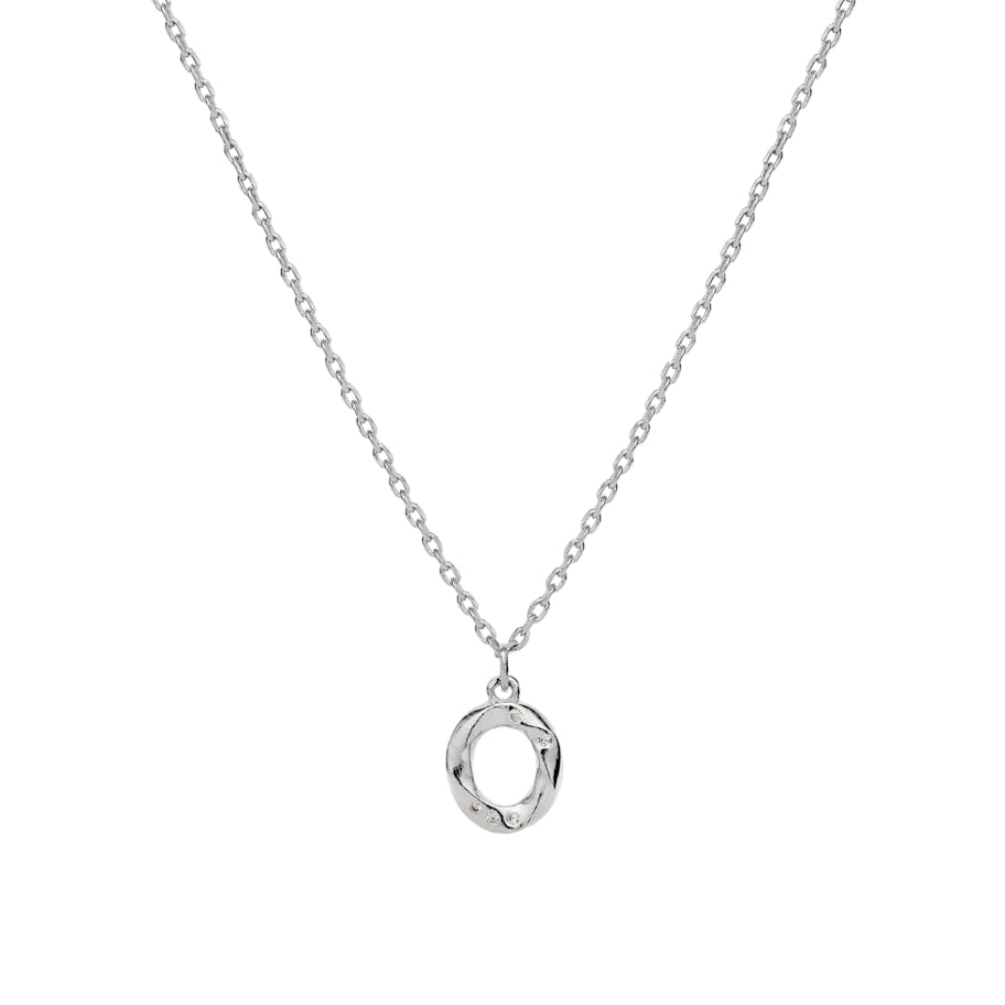 Maanesten — Alphabet Necklace O Maanesten Alphabet Necklace O — Halsketting