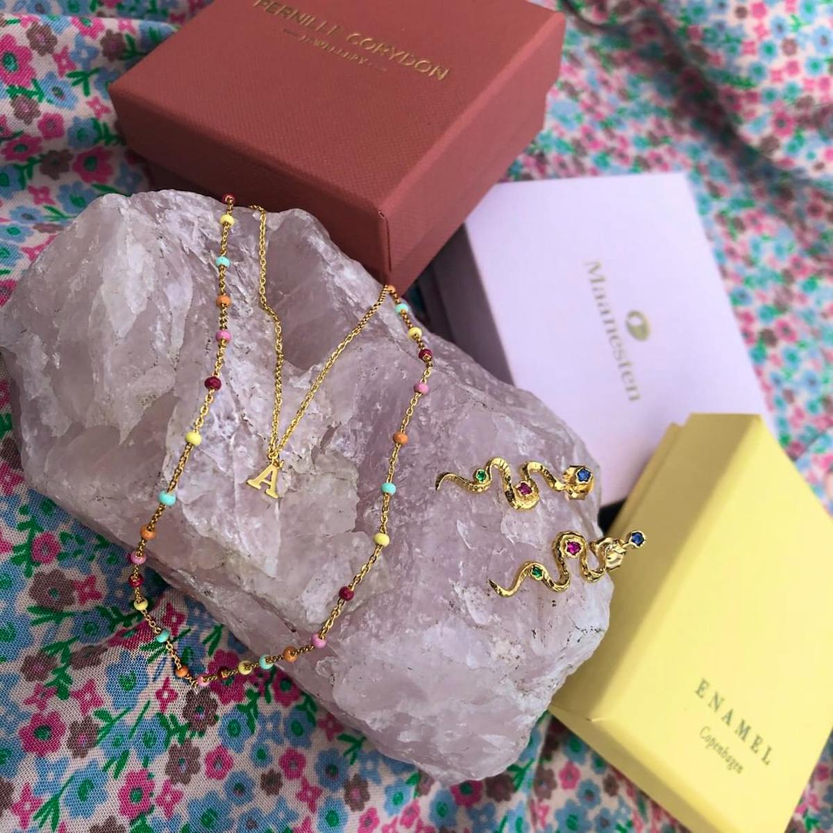 Enamel Copenhagen — Lola Necklace Rainbow Enamel Copenhagen Lola Necklace Rainbow — Kaulakoru