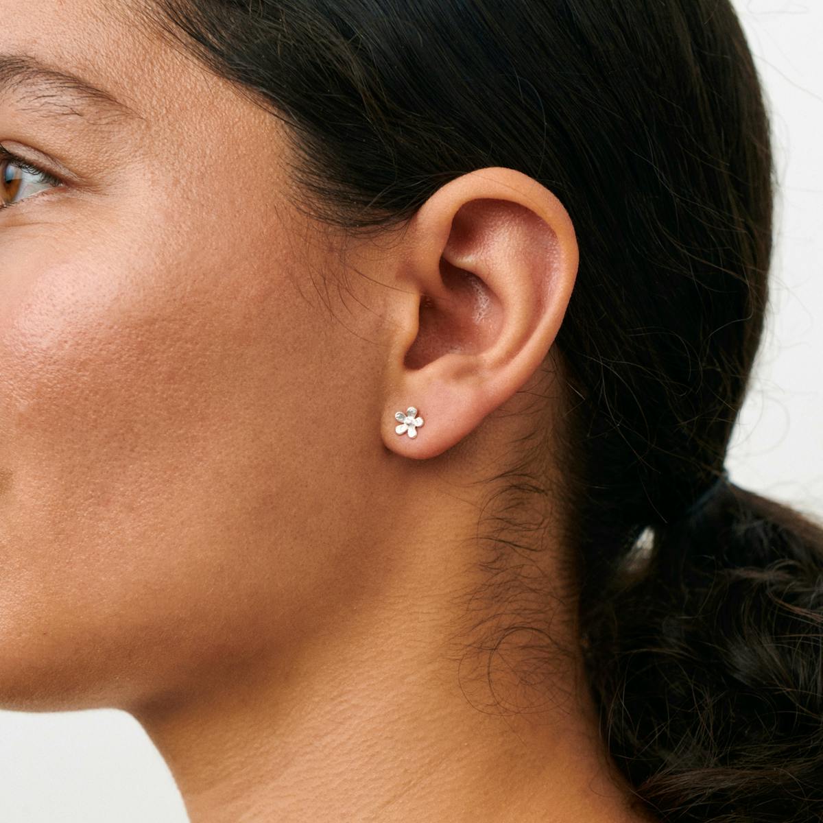 Pernille Corydon — Mini Wild Poppy Earsticks Pernille Corydon Mini Wild Poppy Earsticks — Earrings