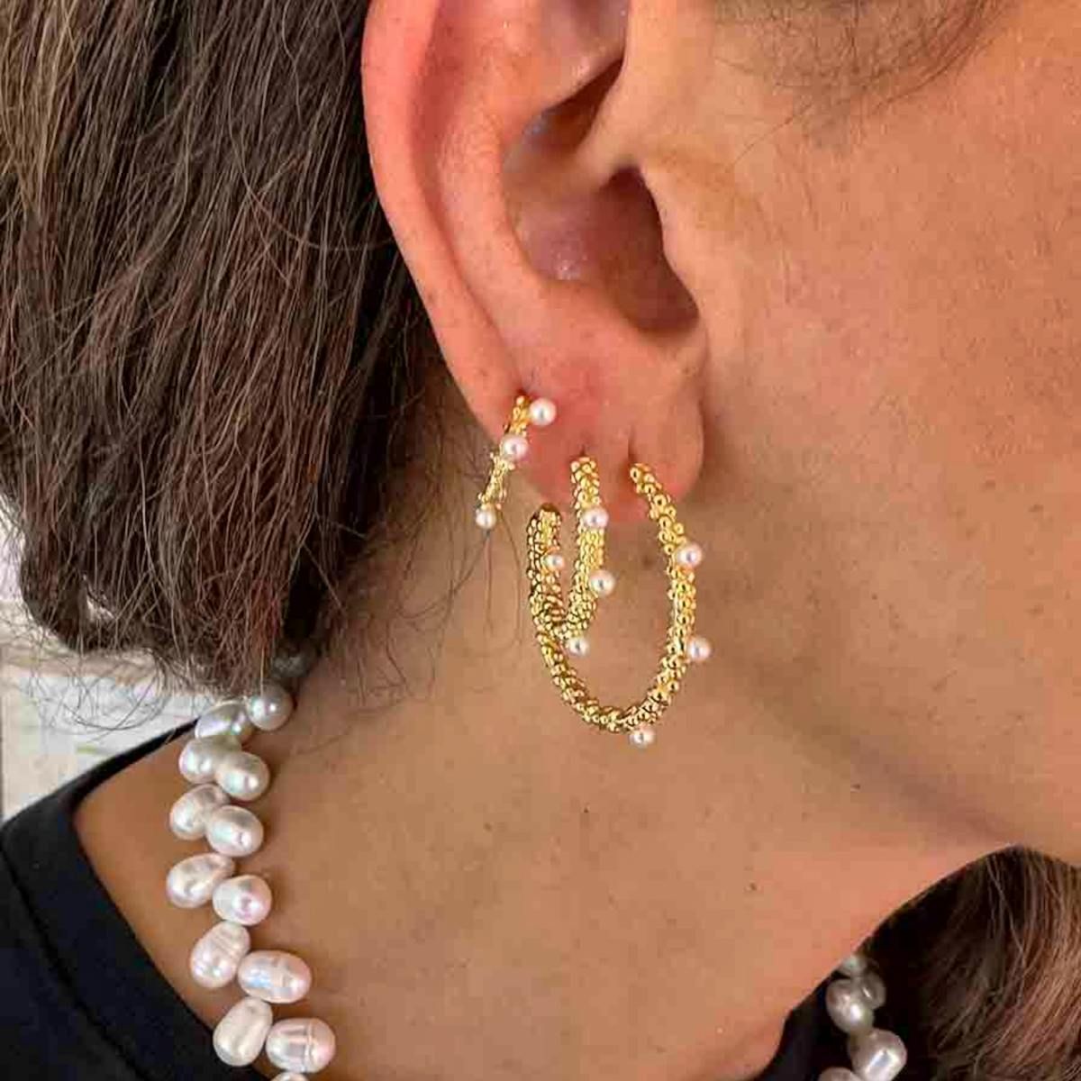 Nuni Copenhagen — Gloria Small Pearl Earrings Nuni Copenhagen Gloria Small Pearl Earrings — Boucle d'oreille