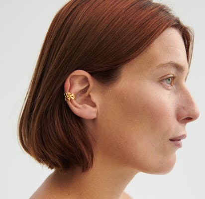 Pernille Corydon — Wild Poppy Earcuff Pernille Corydon Wild Poppy Earcuff — Ohrringe