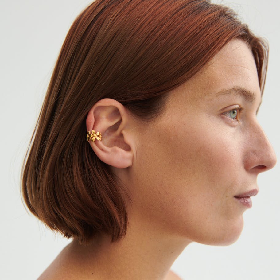 Pernille Corydon — Wild Poppy Earcuff Pernille Corydon Wild Poppy Earcuff — Korvakorut