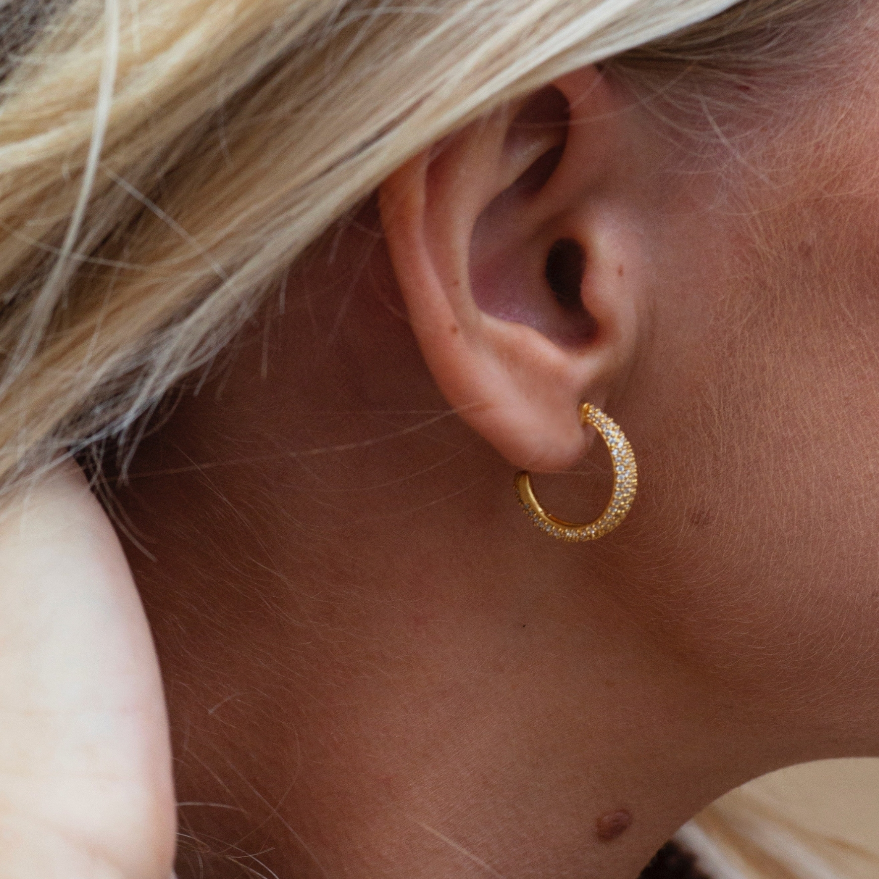 byBiehl Ocean Flow Medium Sparkle Hoops — Örhängen