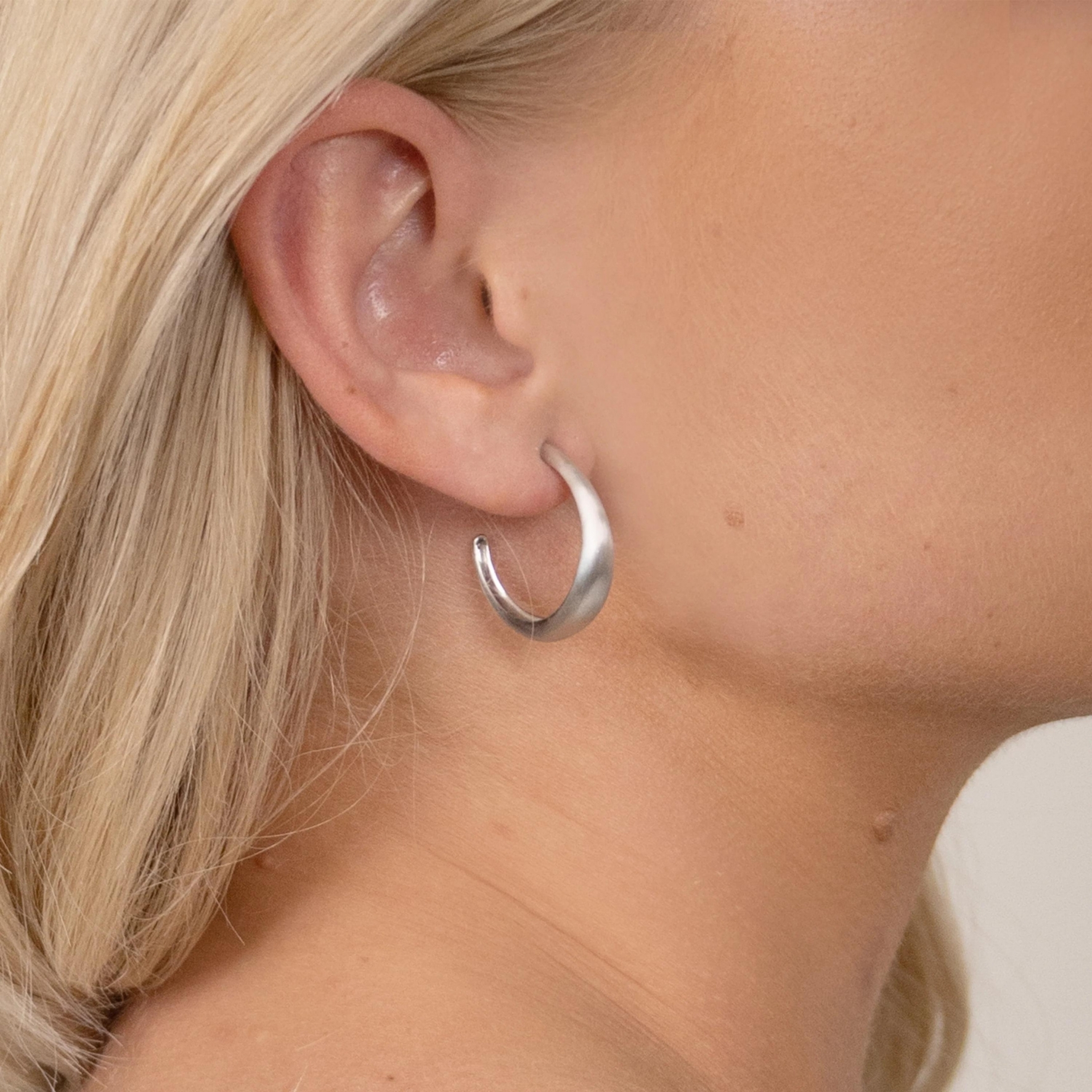 byBiehl Ocean Flow Hoops Large — Kolczyk