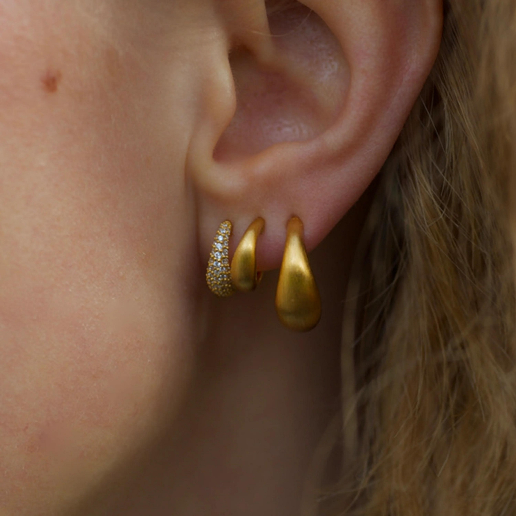 byBiehl Ocean Flow Hoops Medium — Örhängen