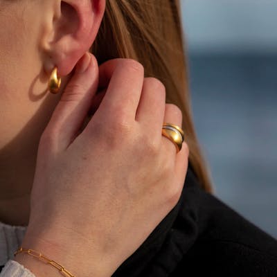 byBiehl — Ocean Flow Hoops Medium byBiehl Ocean Flow Hoops Medium — Oorbel