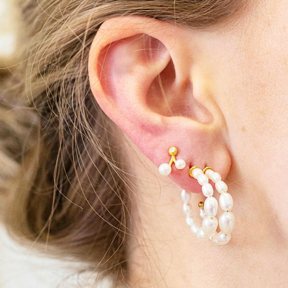 byBiehl — Aura Pearl Hoops byBiehl Aura Pearl Hoops — Øreringer