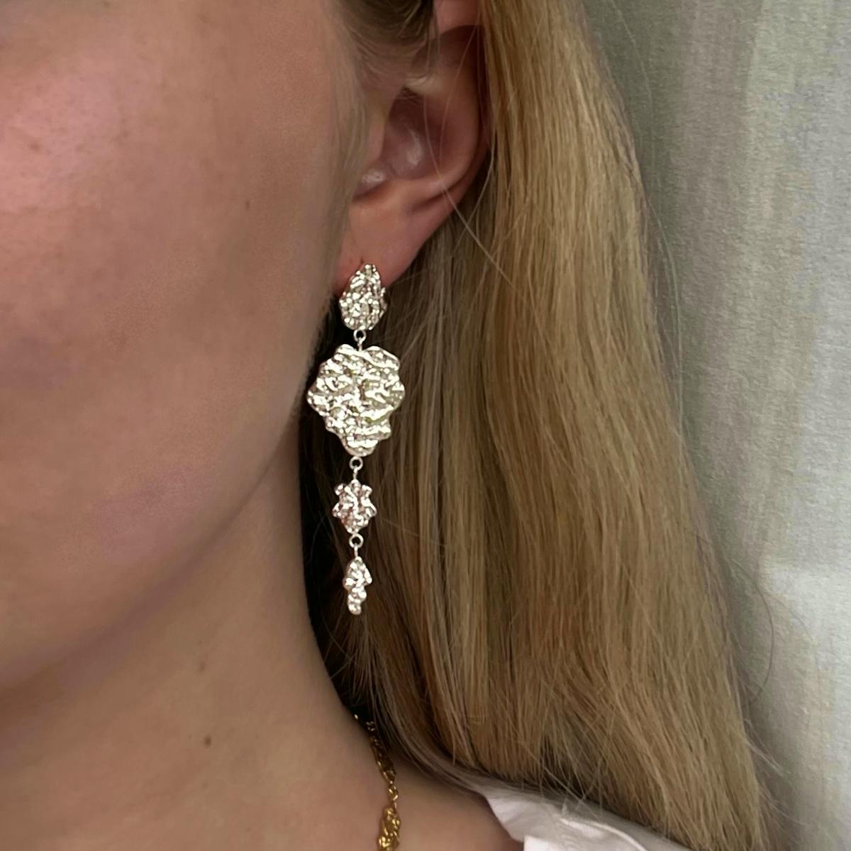 Sistie 2nd — Sophia Long Earstuds Sistie 2nd Sophia Long Earstuds — Øreringe