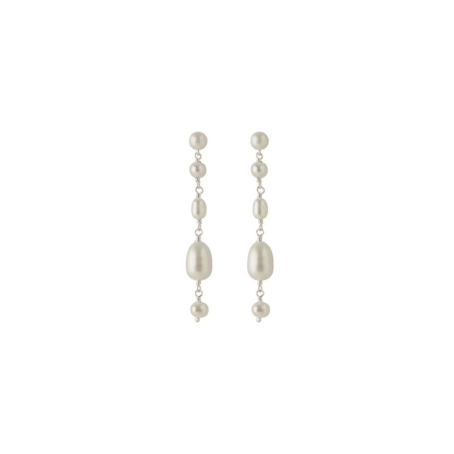 Pernille Corydon — White Dreams Earrings Pernille Corydon White Dreams Earrings — Korvakorut