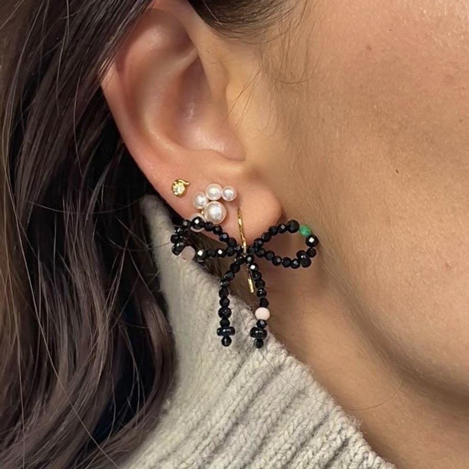 STINE A Jewelry — Lissé Bow Earring Black Dream Colors STINE A Jewelry Lissé Bow Earring Black Dream Colors — Örhängen