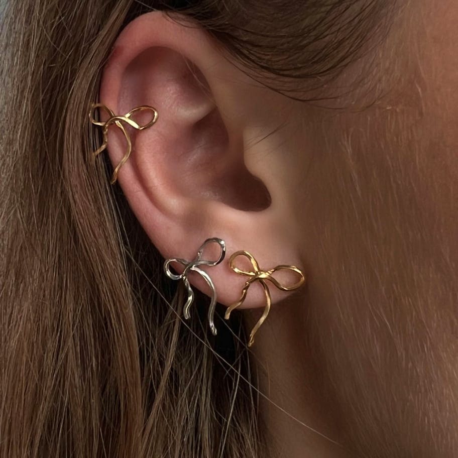 STINE A Jewelry — Flow Bow Earring STINE A Jewelry Flow Bow Earring — Örhängen