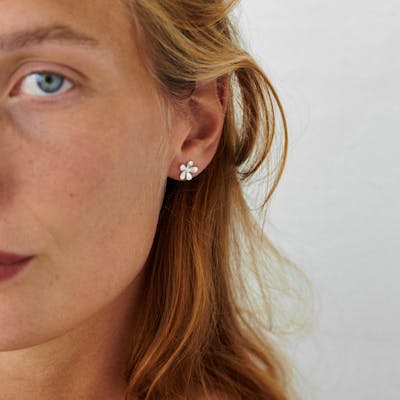 Pernille Corydon — Wild Poppy Earsticks Pernille Corydon Wild Poppy Earsticks — Øreringer