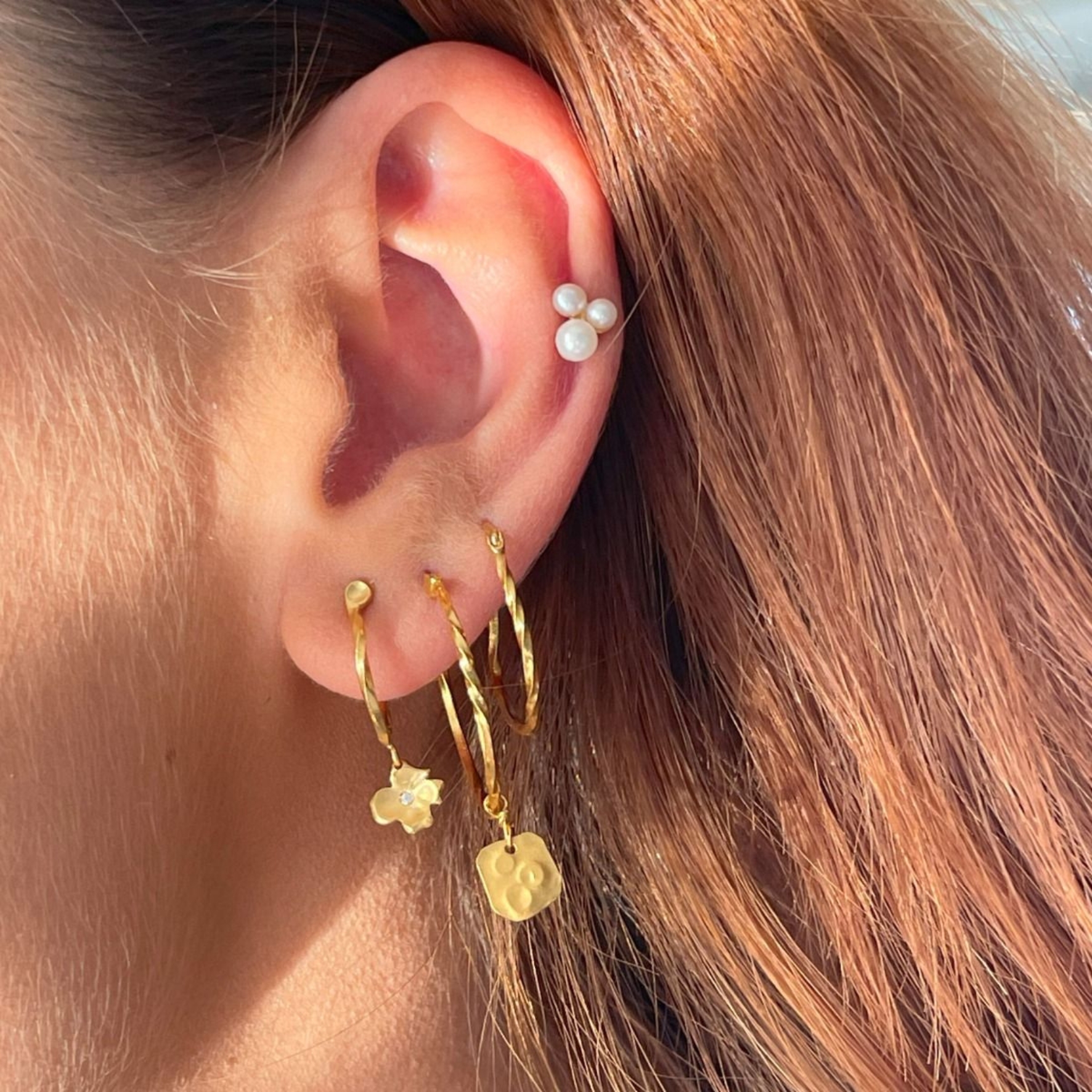 STINE A Jewelry Flow Creol With Hammered Pendant — Kolczyk