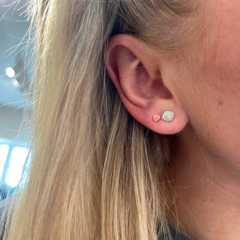 STINE A Jewelry — Tres Petit Vintage Shell Earring STINE A Jewelry Tres Petit Vintage Shell Earring — Øreringe