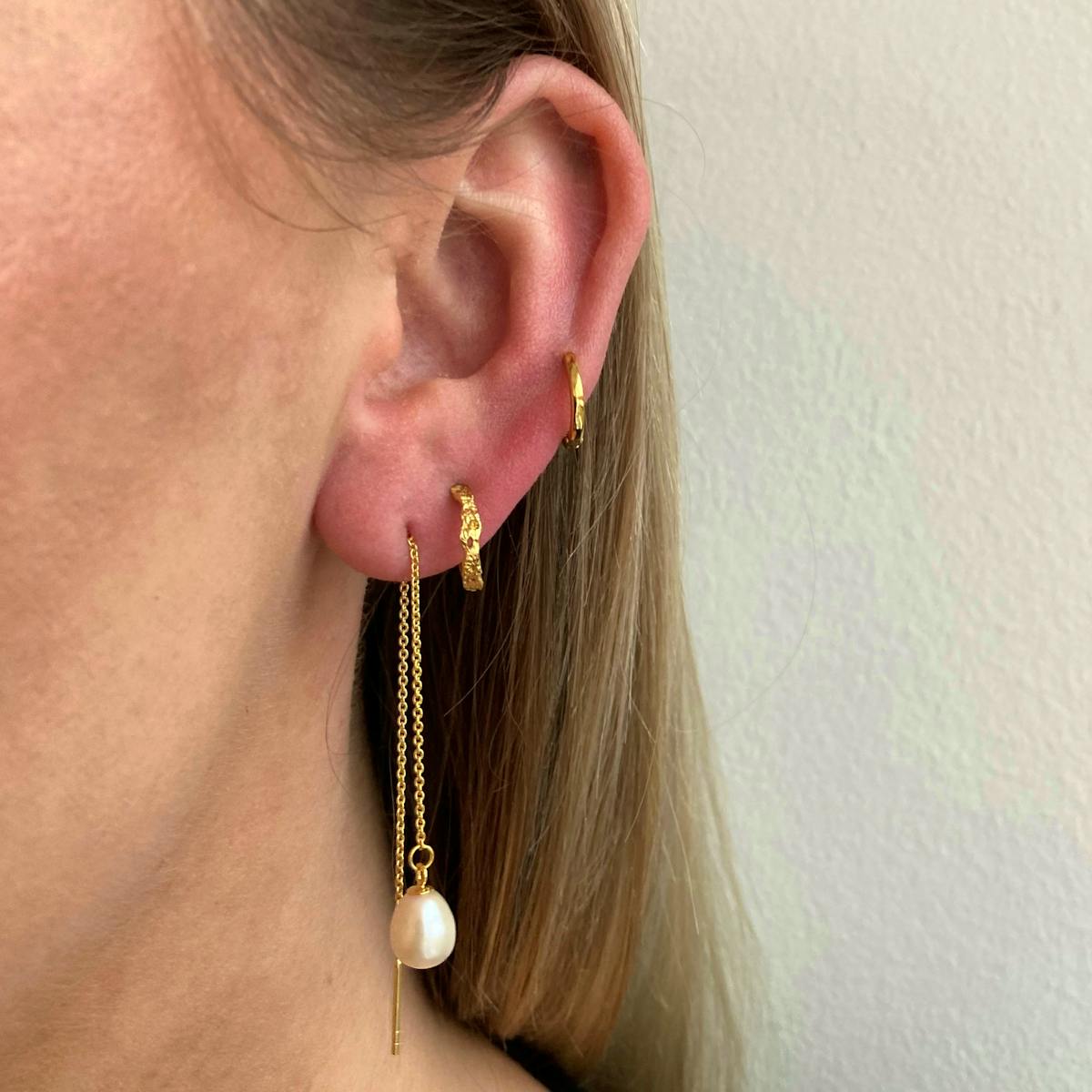 A-Hjort Jewellery — Katja Pearl Earchains A-Hjort Jewellery Katja Pearl Earchains — Boucle d'oreille
