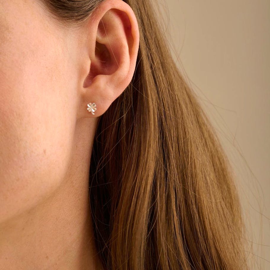 Pernille Corydon — Mini Clover Earsticks Pernille Corydon Mini Clover Earsticks — Korvakorut