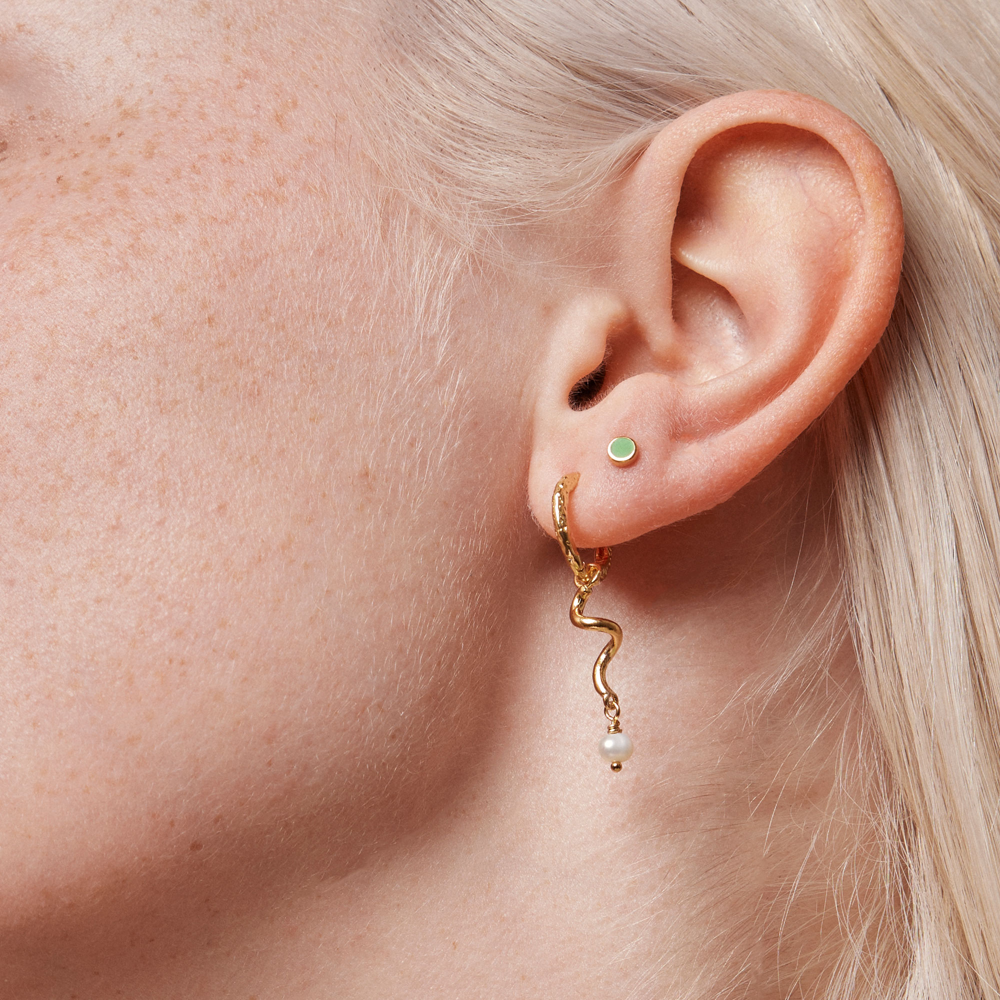 Enamel Copenhagen Enamel Dot Studs Pink — Örhängen