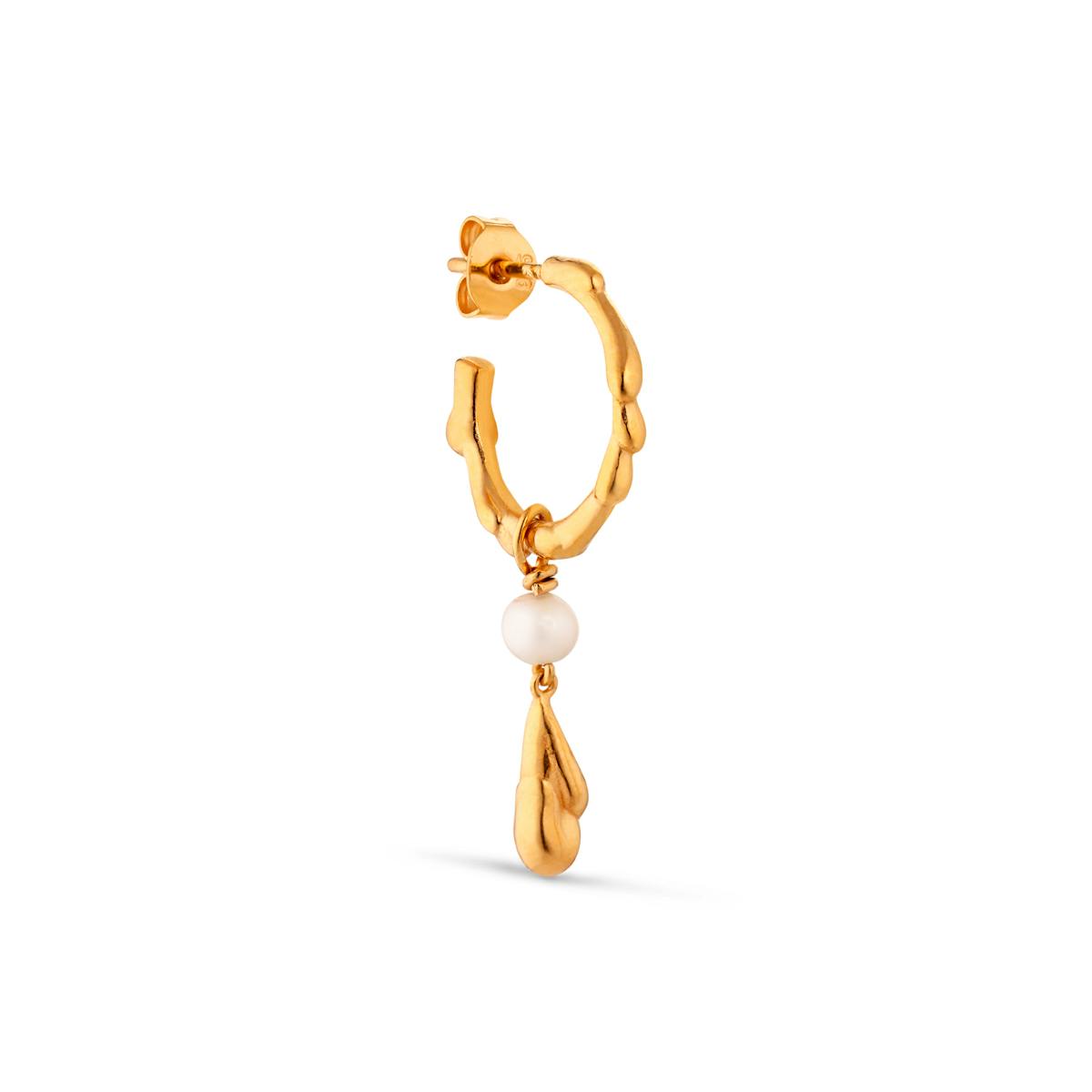Jane Kønig — Drippy Hoop With Pearl Drop Jane Kønig Drippy Hoop With Pearl Drop — Ohrringe