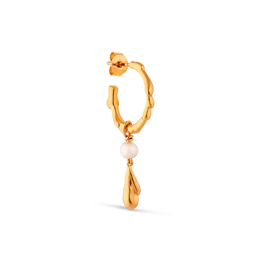 Jane Kønig — Drippy Hoop With Pearl Drop Jane Kønig Drippy Hoop With Pearl Drop — Øreringe