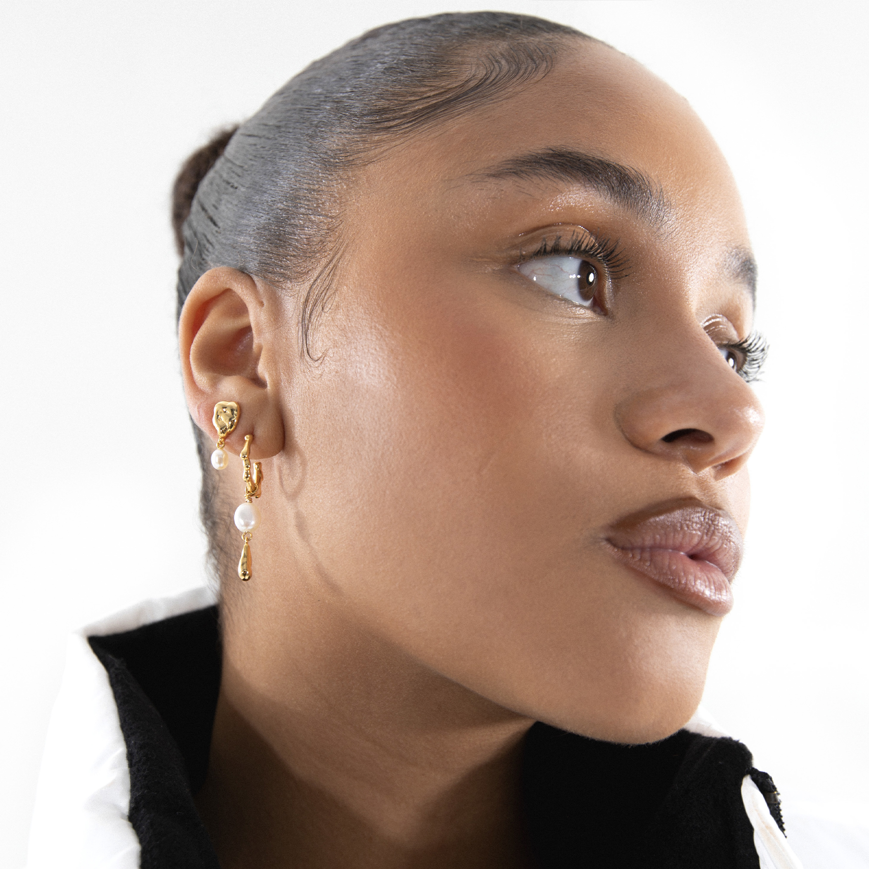 Jane Kønig Drippy Hoop With Pearl Drop — Korvakorut