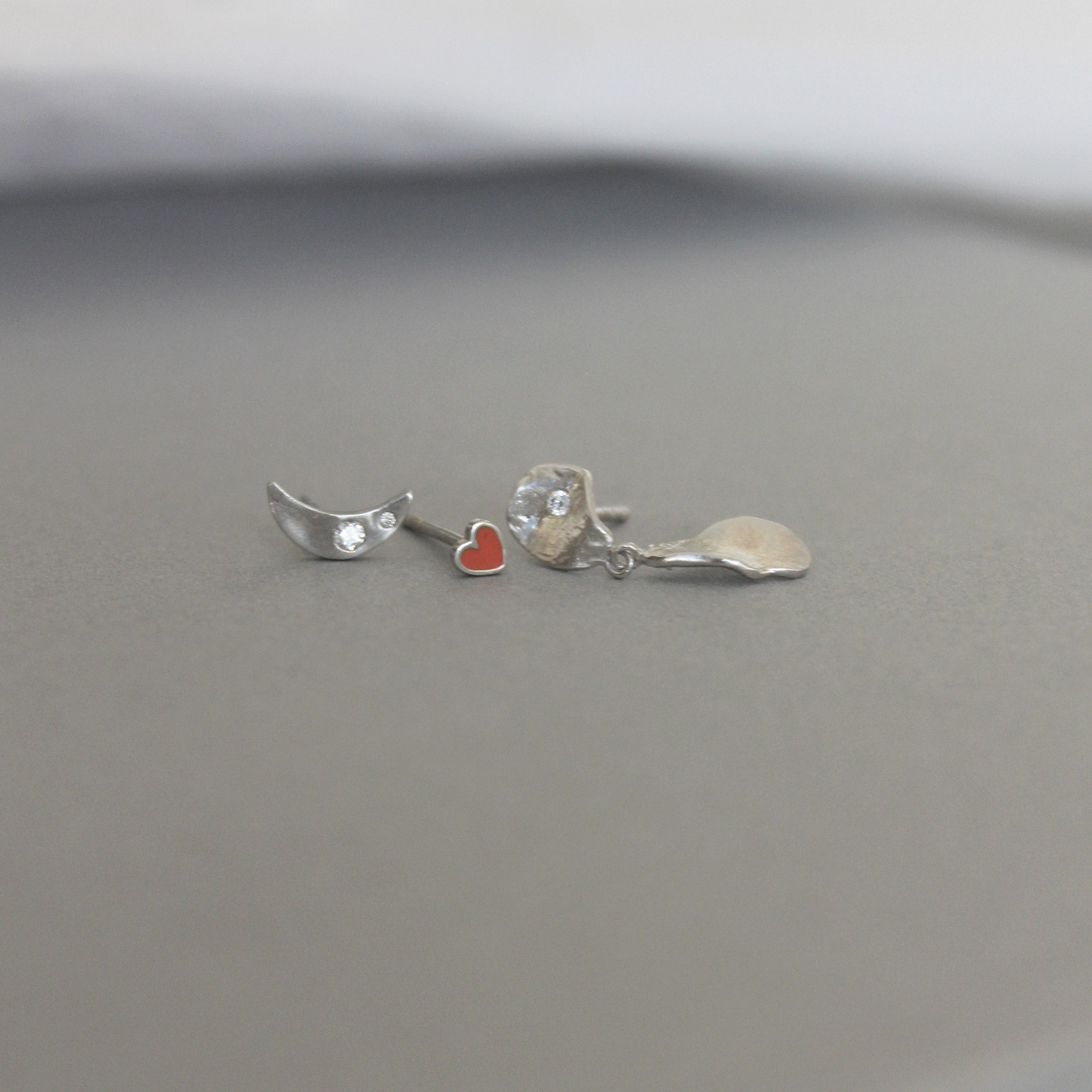 STINE A Jewelry Petit Love Heart Coral Earstick — Örhängen
