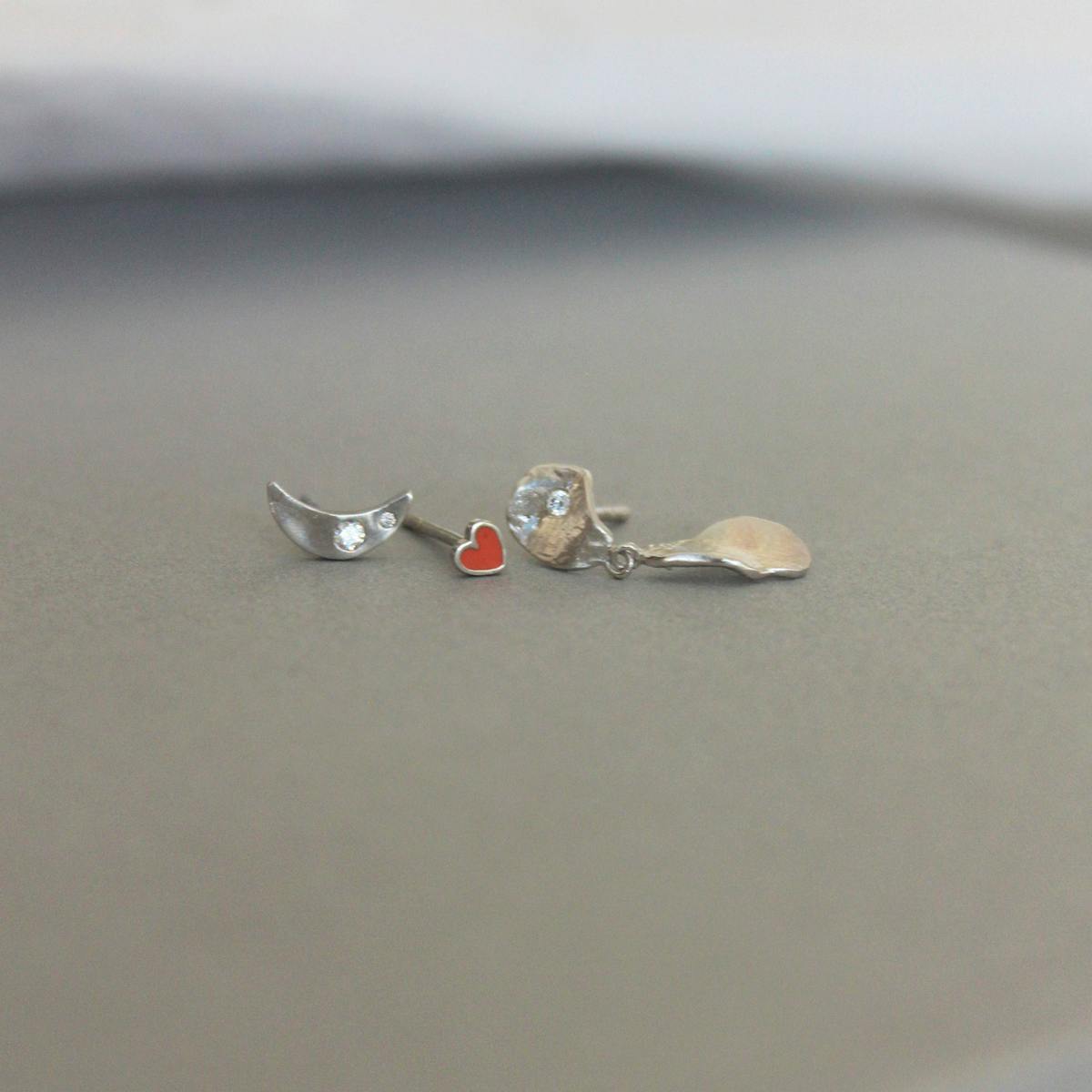 STINE A Jewelry — Petit Love Heart Coral Earstick STINE A Jewelry Petit Love Heart Coral Earstick — Øreringer