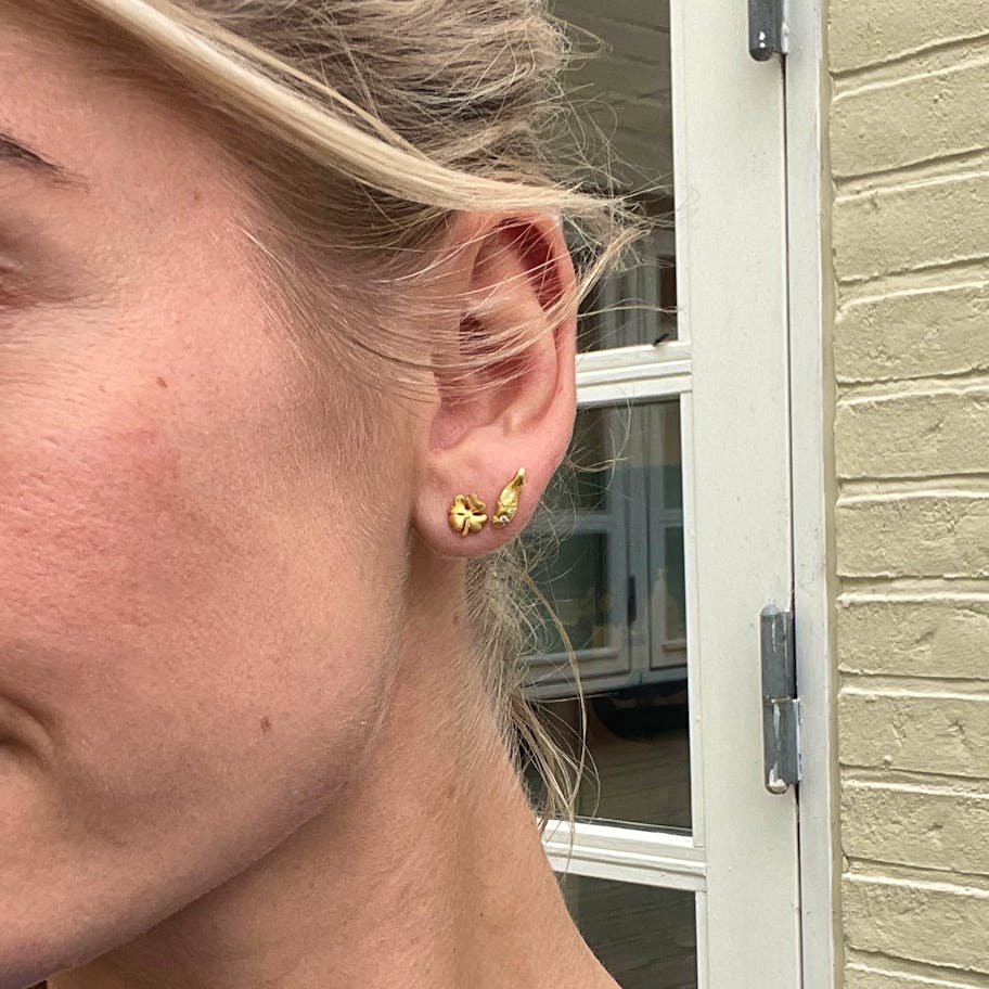 Enamel Copenhagen — Organic Clover Studs Enamel Copenhagen Organic Clover Studs — Øreringe