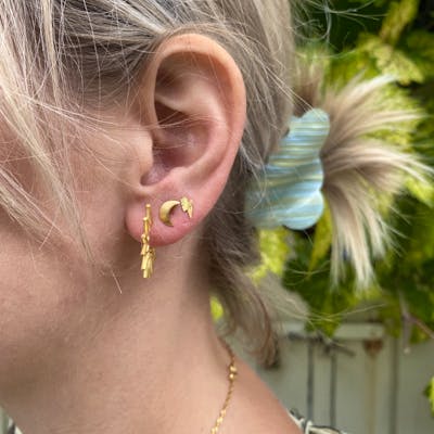 Jane Kønig — Small Half Moon Stud Jane Kønig Small Half Moon Stud — Boucle d'oreille