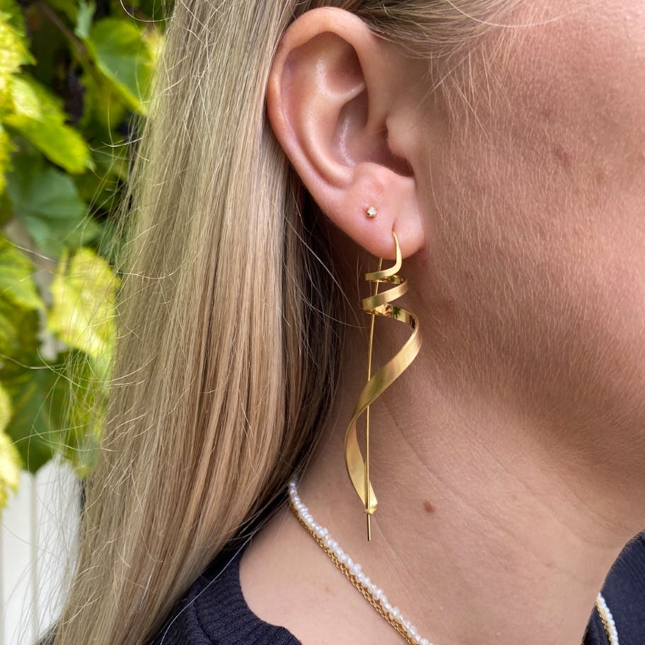 Jane Kønig — Ringlet Earring Right Jane Kønig Ringlet Earring Right — Korvakorut