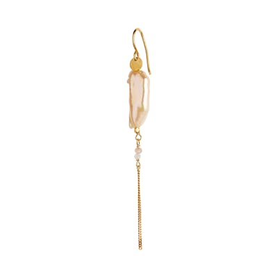 STINE A Jewelry — Long Baroque Pearl with Chain Earring Peach Sorbet STINE A Jewelry Long Baroque Pearl with Chain Earring Peach Sorbet — Ohrringe