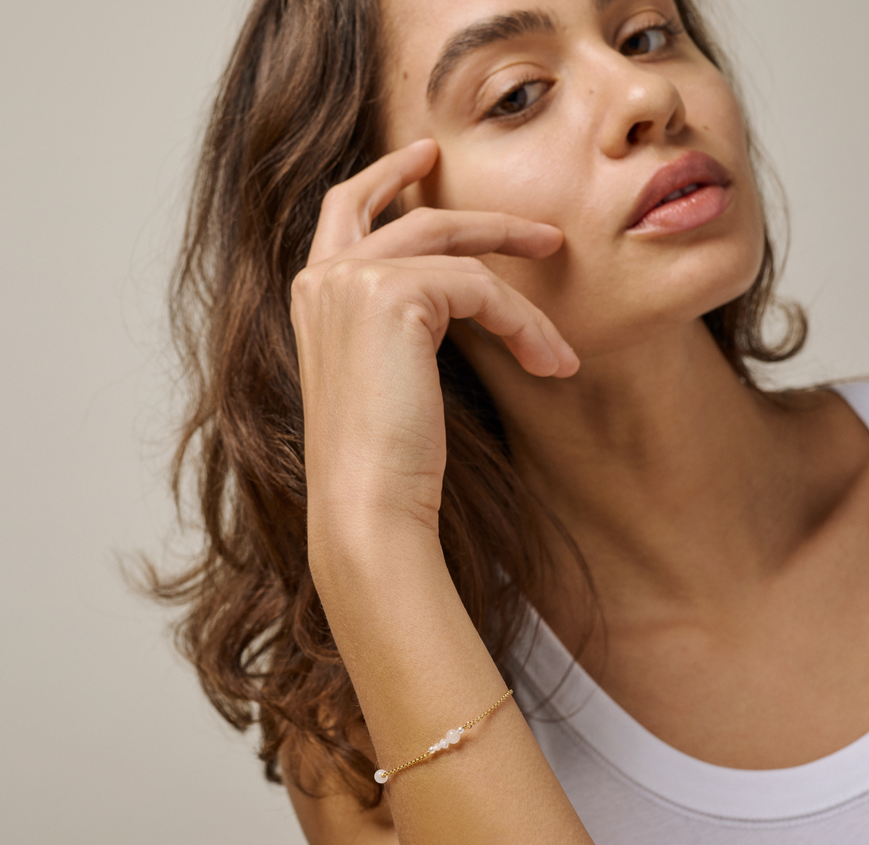 Enamel Copenhagen Sofia Bracelet White and Pearls — Armbånd