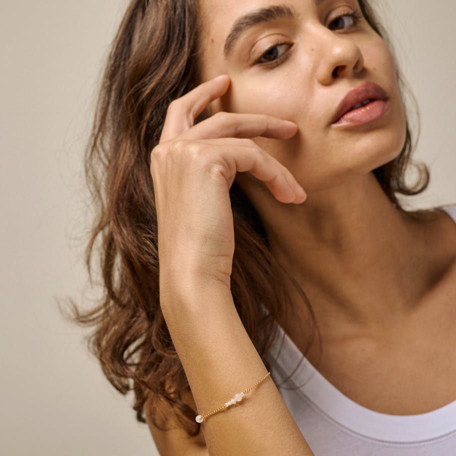Enamel Copenhagen — Sofia Bracelet White and Pearls Enamel Copenhagen Sofia Bracelet White and Pearls — Armband