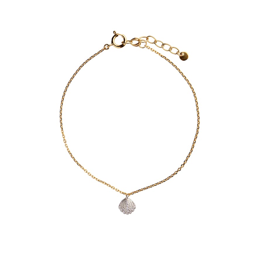 STINE A Jewelry — Tres Petit Vintage Shell Bracelet STINE A Jewelry Tres Petit Vintage Shell Bracelet — Bracelet
