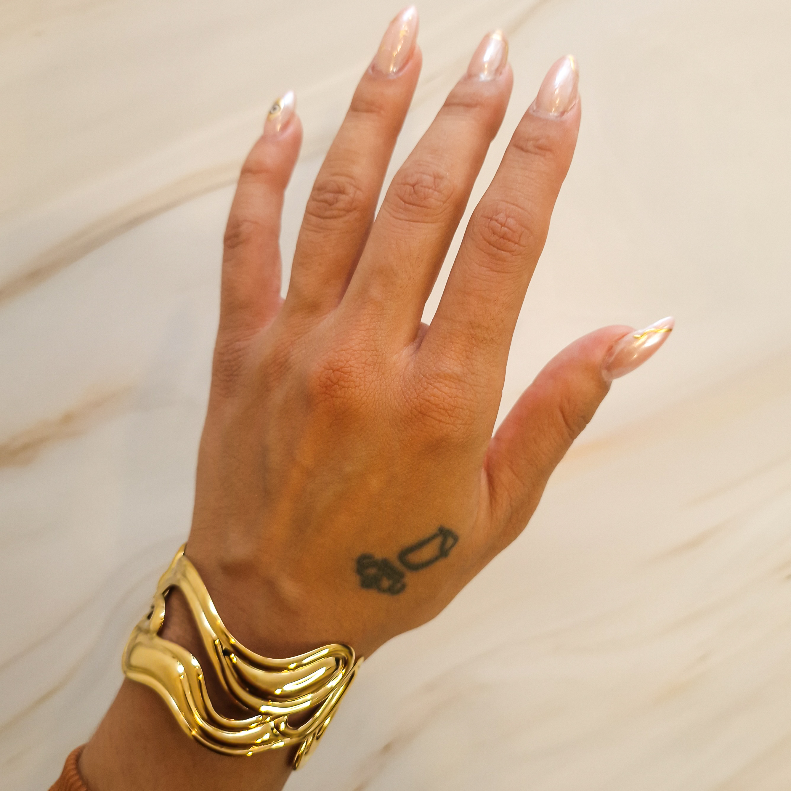 Ayo Copenhagen Aurelia Flow Cuff — Bracelet