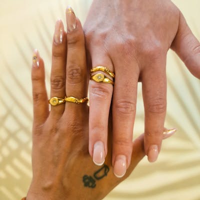 Ayo Copenhagen — Selene Signet Ring Ayo Copenhagen Selene Signet Ring — Ringer