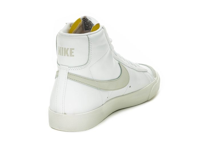 Nike Blazer Mid 77 VNTG "Light Bone"