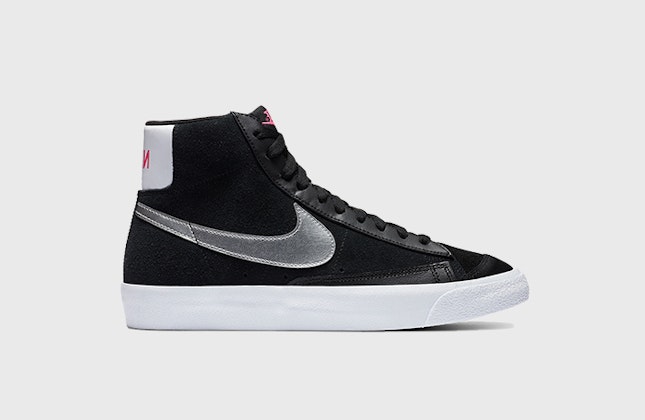 Nike Blazer Mid ’77 Wmns "Metallic Swoosh" Nike Blazer Mid ’77 Wmns "Metallic Swoosh"