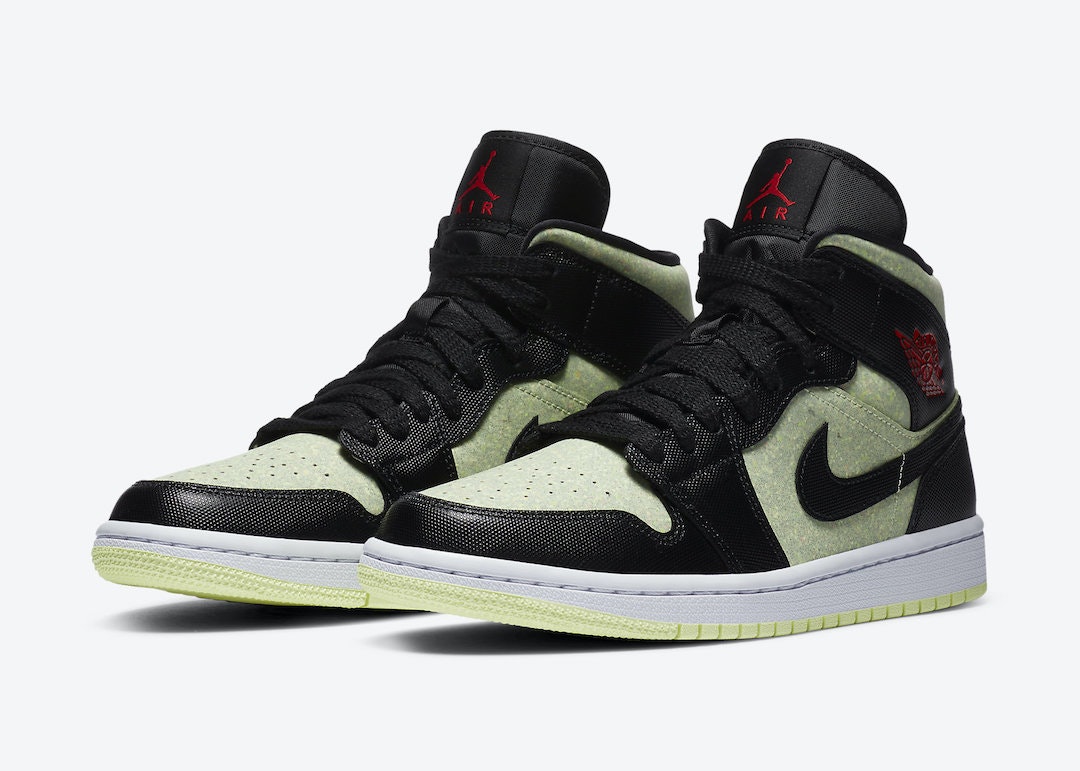 Air Jordan 1 Mid SE "Barely Volt"