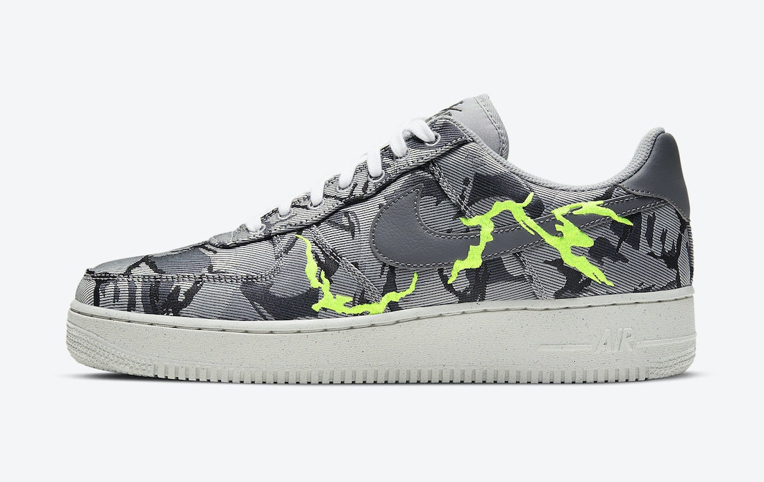 Nike Air Force 1 07 LX "Vibrant Green"