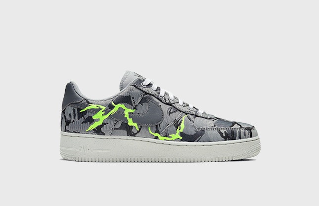 Nike Air Force 1 07 LX "Vibrant Green"